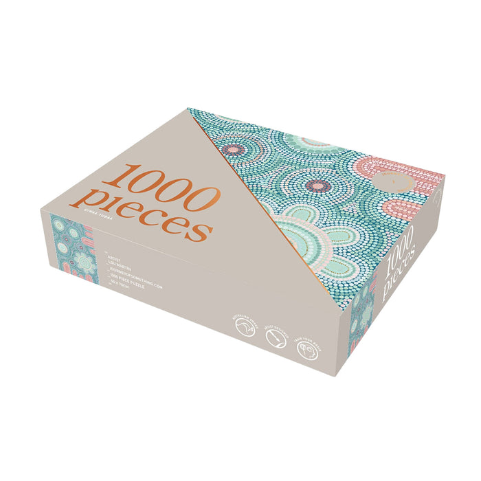 Jigsaw puzzle box with '1000 pieces' text and patterned design on a white background